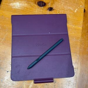 Kindle Scribe cover and Pen